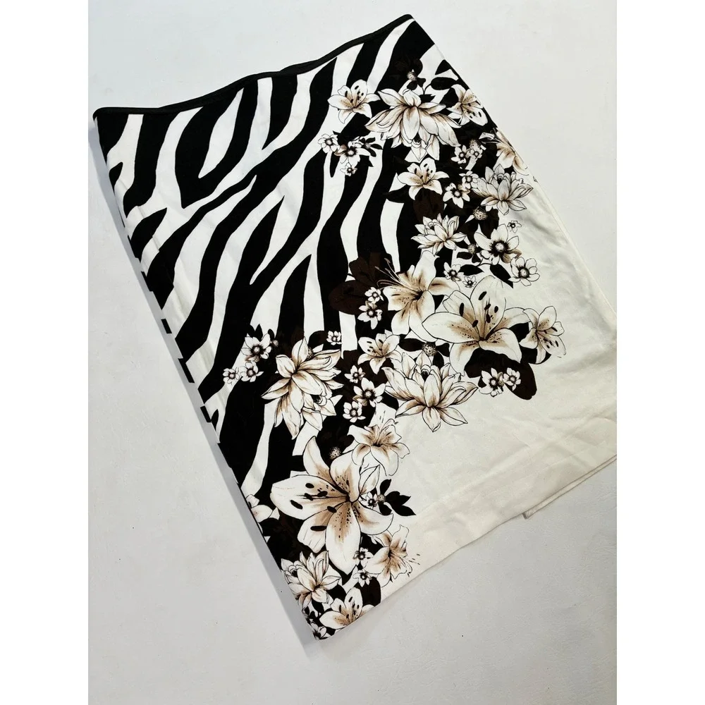 White House Black Market striking skirt